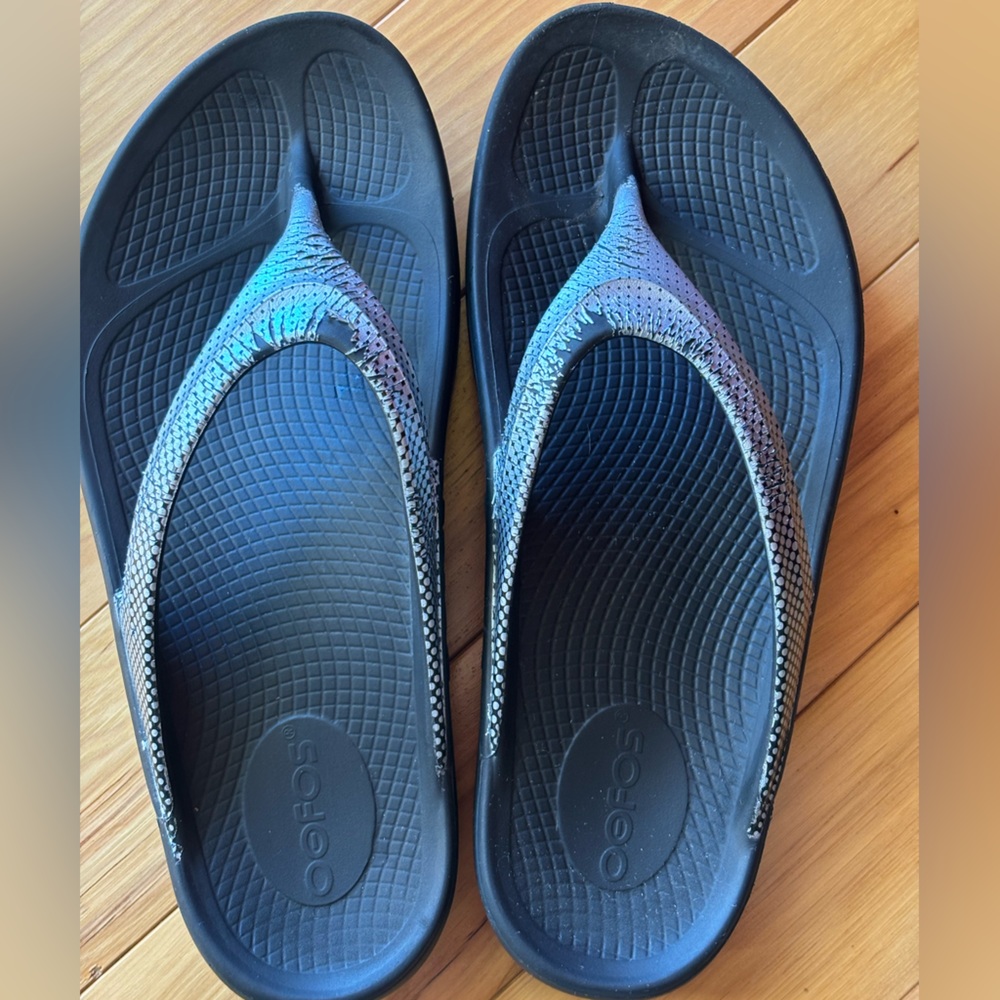 OOFOS Sandals - Picture 2 of 6